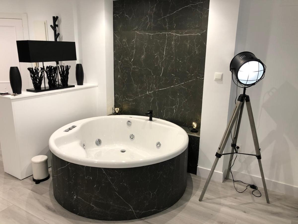 Black&White Suitte Plaza Noja Exterior foto